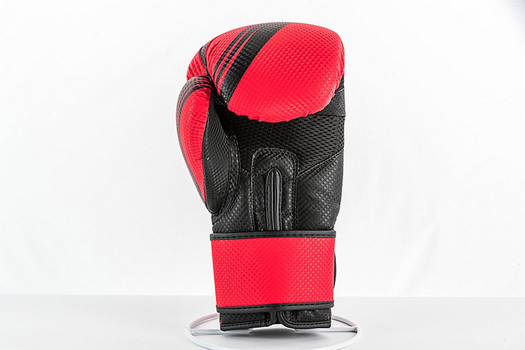 Боксерские перчатки UFC PRO Performance Rush Red,12oz 1050_700