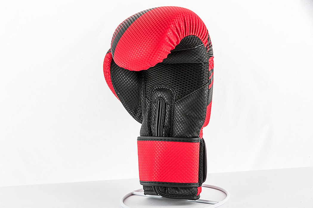 Боксерские перчатки UFC PRO Performance Rush Red,12oz 1050_700