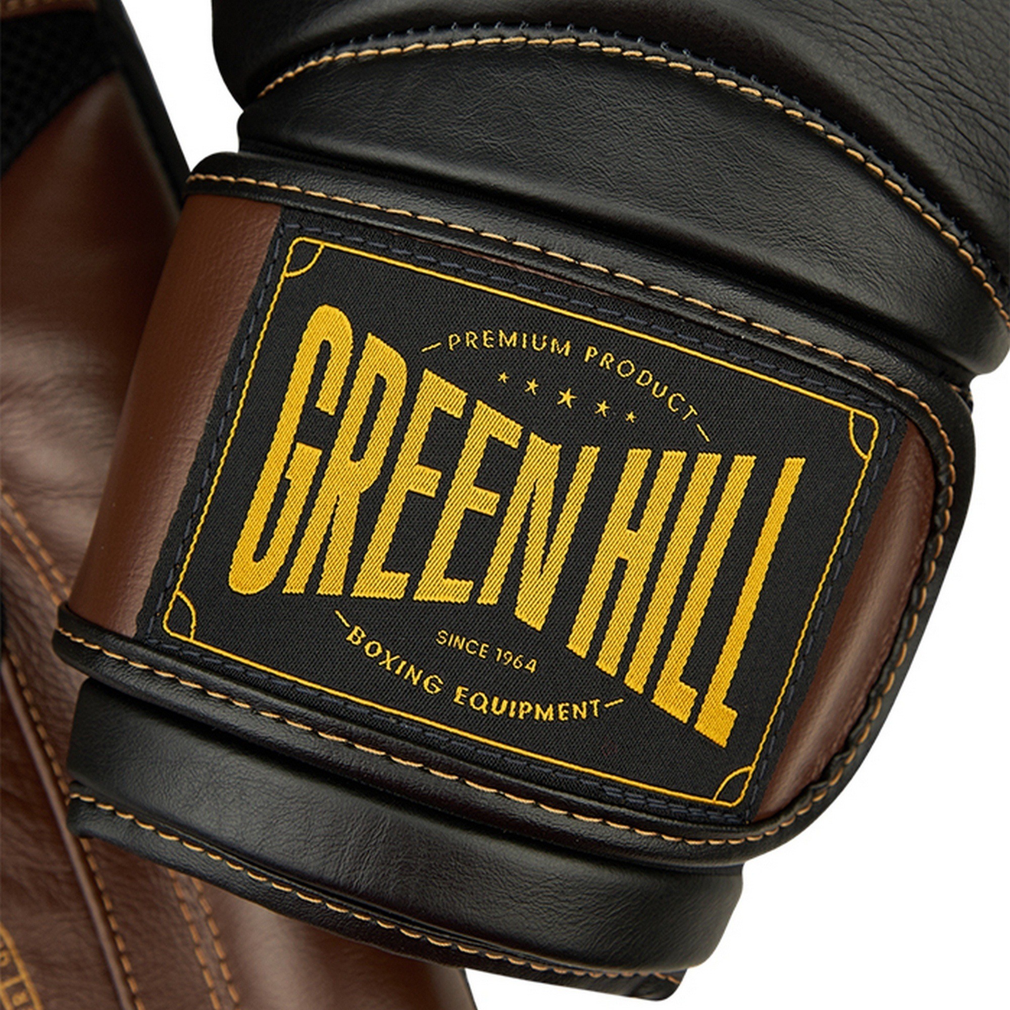 Боксерские перчатки Green Hill STRIKER THBGTR-02 черный\коричневый 2000_2000